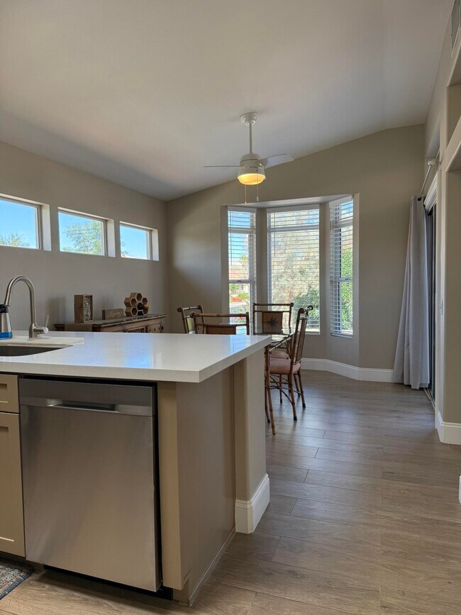 Building Photo - 37358 Westridge Ave