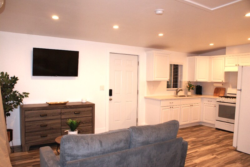 Building Photo - 7065 Aura Ave