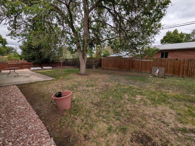 Building Photo - 7070 Beacon Way