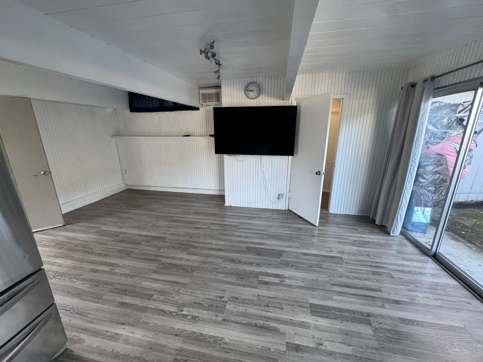 Building Photo - 160 College Ave