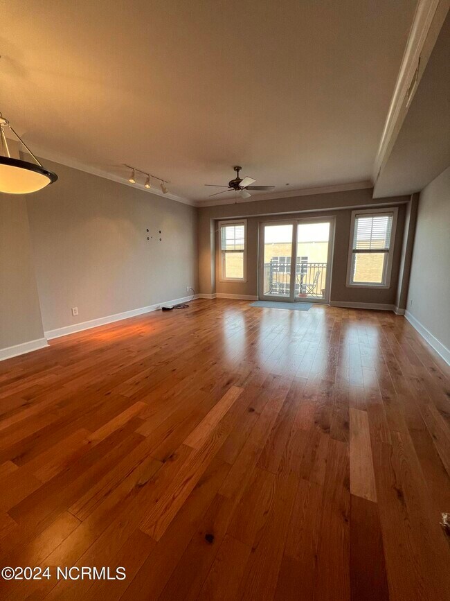 Building Photo - 124 Walnut St