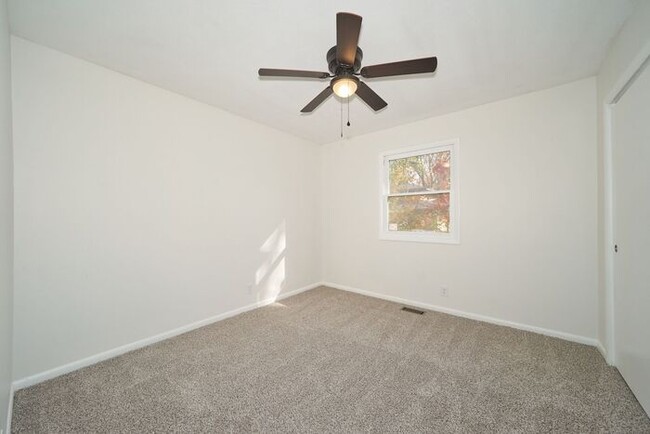 Building Photo - Spacious 3 Bedroom with Finished Basement ...