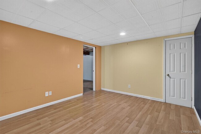 Building Photo - 5 Oldwyck Crescent