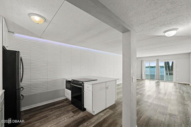 Building Photo - 411 N Halifax Ave