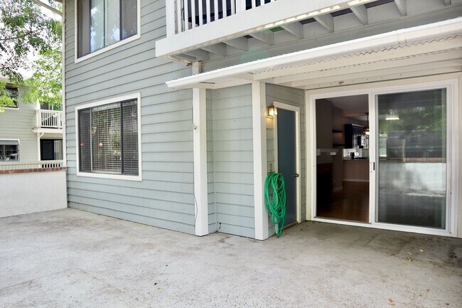 Building Photo - Charming condo in Fremont in a beautiful community – HUGE balcony!