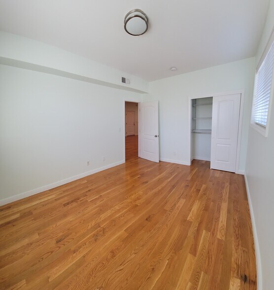 Building Photo - 613 4th Ln