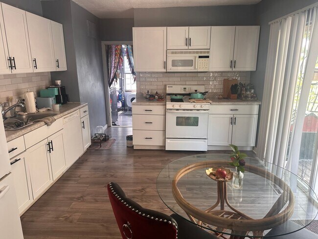 Building Photo - 2 Bedroom Home For Rent in Omaha