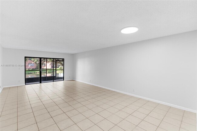 Building Photo - 301 Lakeview Dr
