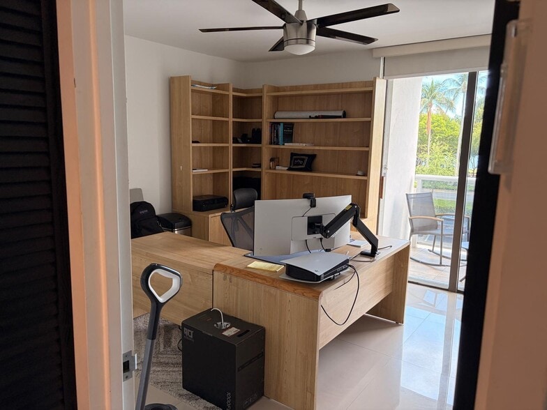 Building Photo - 3625 N Country Club Dr