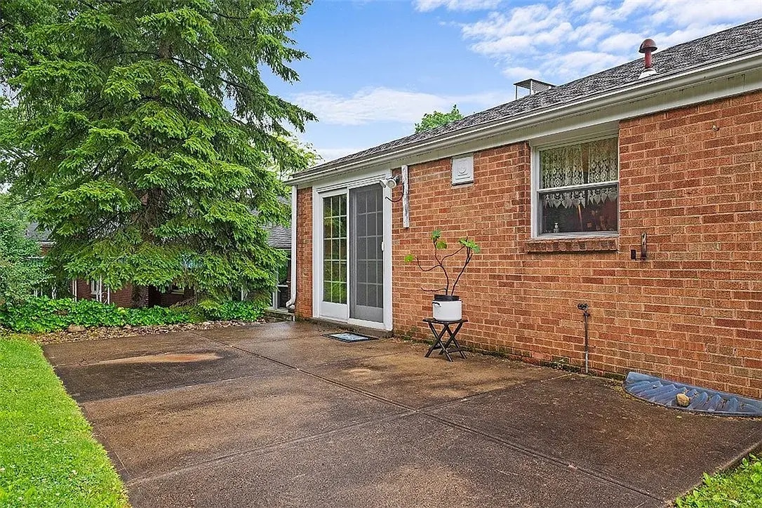 Building Photo - 1106 Lakemont Dr