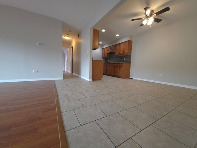 Building Photo - 412 E Bailey Rd