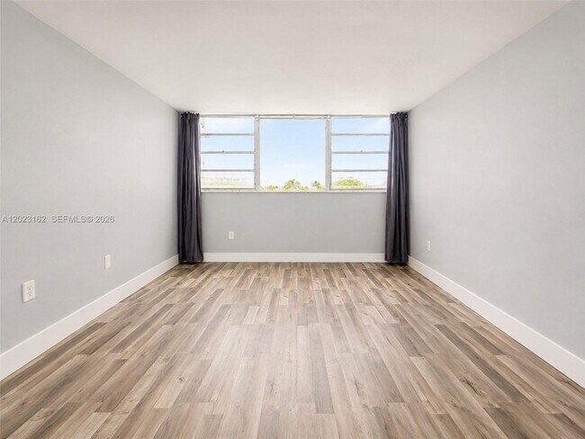 Building Photo - 1470 NE 125th Terrace