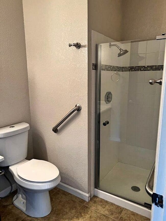 Building Photo - Remodeled Beautiful 2 Bedroom Senior Duple...