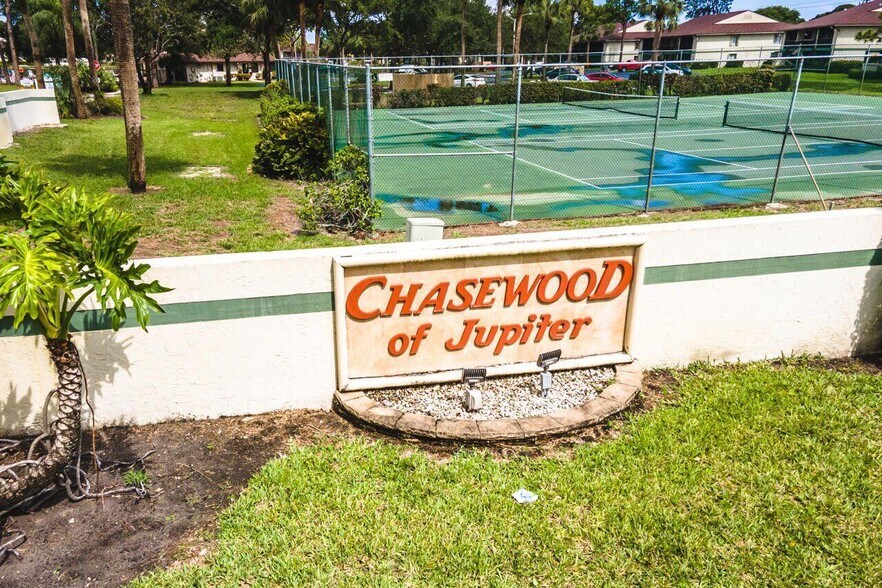 Building Photo - 6299 Chasewood Dr