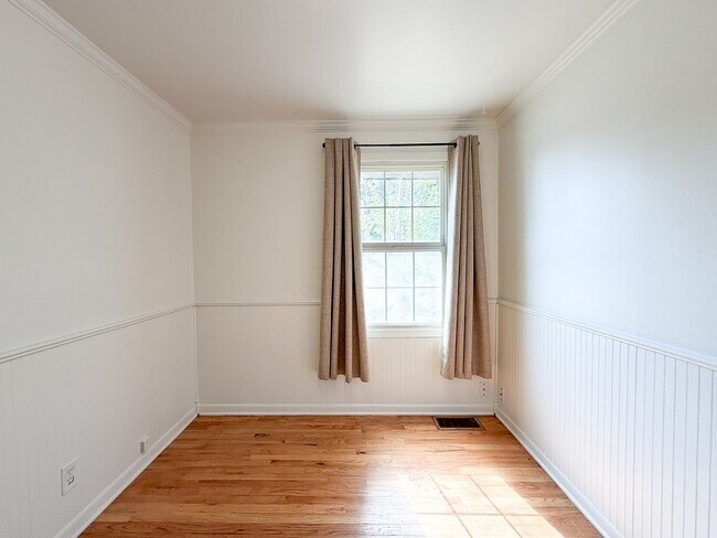 Building Photo - 6119 N Braeburn Dr