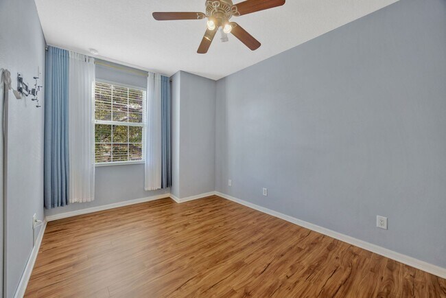 Building Photo - 10414 Tulip Field Way