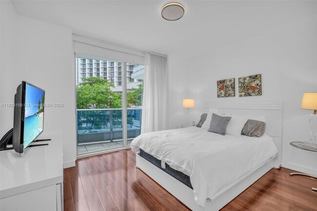Building Photo - 200 Biscayne Blvd Way