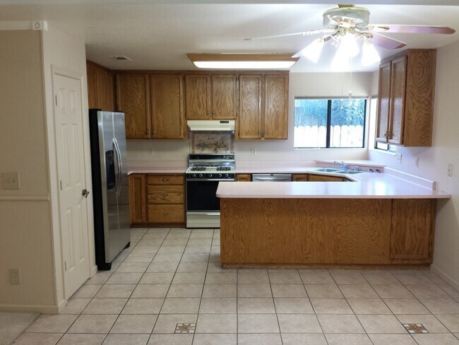 Building Photo - 3 Bedroom Home for Rent in Anderson CA | Large Family Room, 2 Car Garage, Pet Friendly