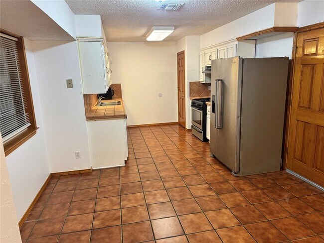 Building Photo - 5914 Wagon Bend