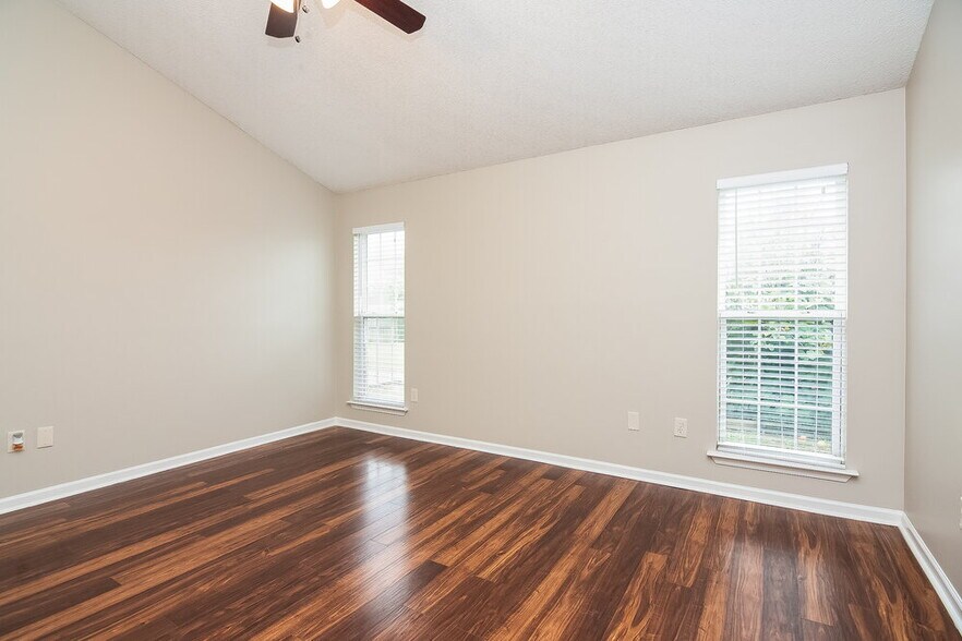 Building Photo - 1813 Cherry Creek Dr