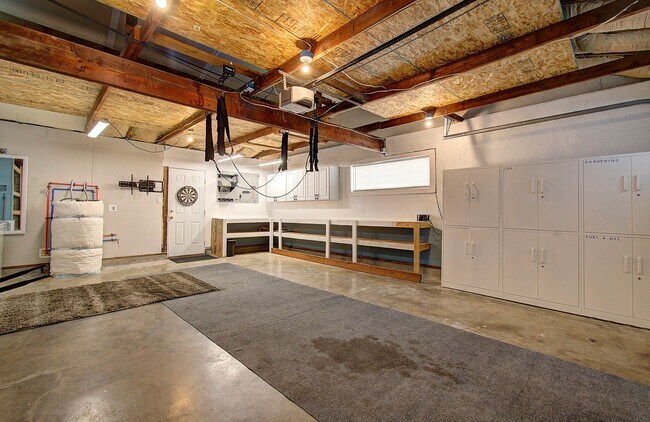 Building Photo - Welcome to this Beautifully Remodeled Ranc...