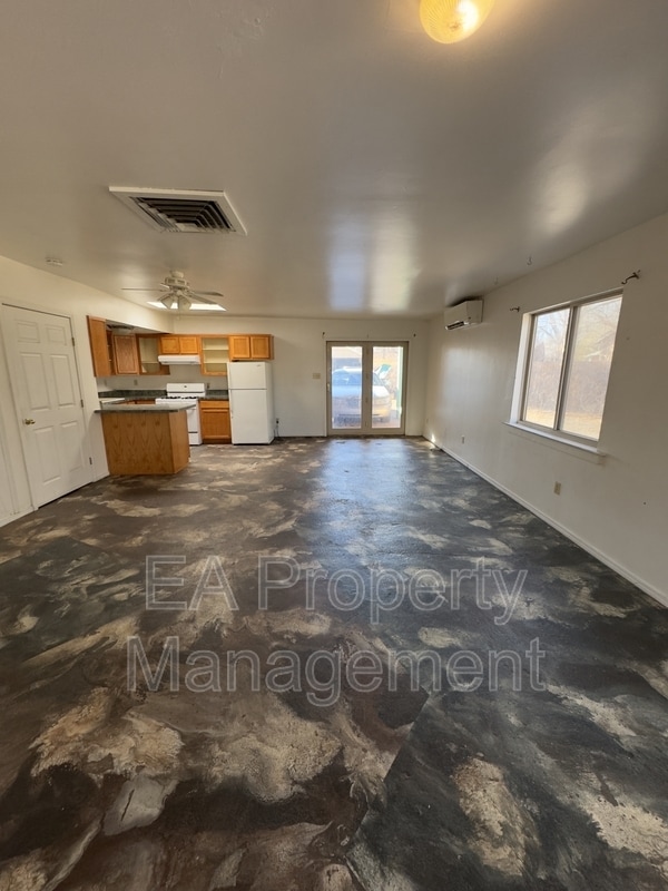 Building Photo - 1367 Young Ave SW