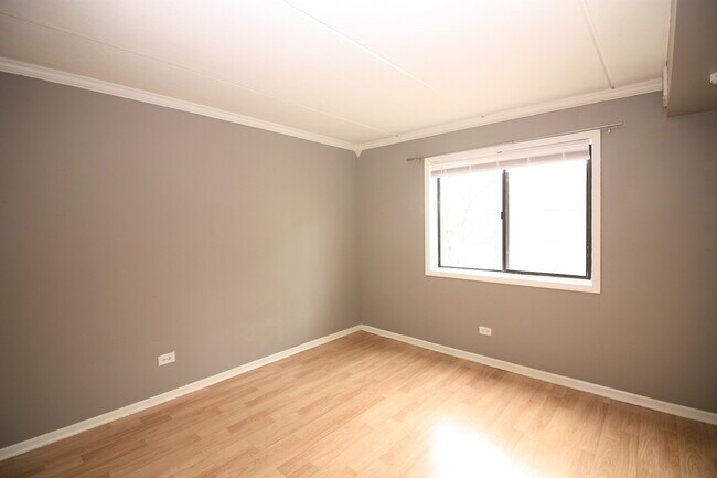 Building Photo - 5406 Chateau Dr