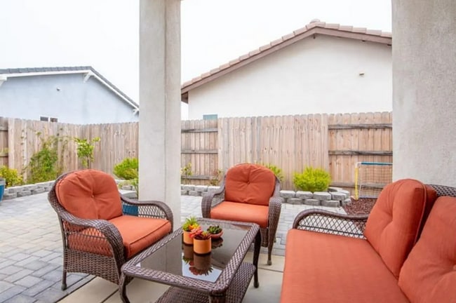 Building Photo - Heritage Square Newer Two Story in Gated D...