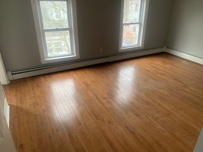 Building Photo - 28 Wood St