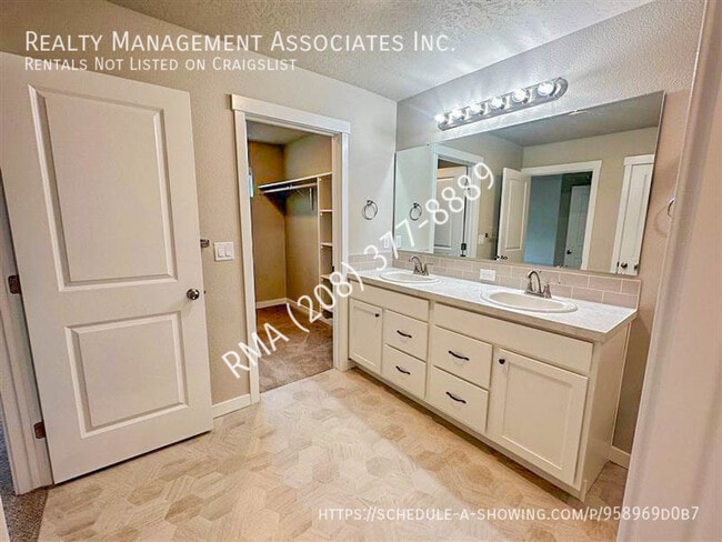 Building Photo - 412 N Traquair Ln