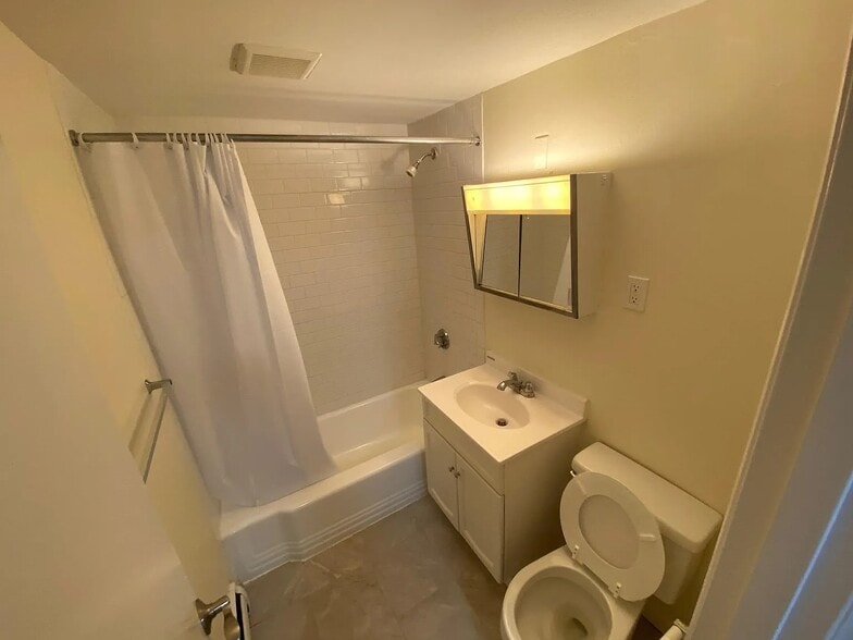 Building Photo - 230 Babcock St