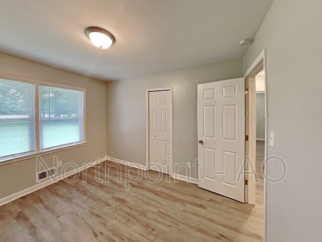 Building Photo - 164 Valley Hill Rd