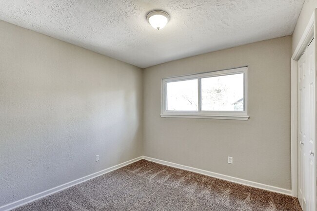 Building Photo - Great house in great neighborhood