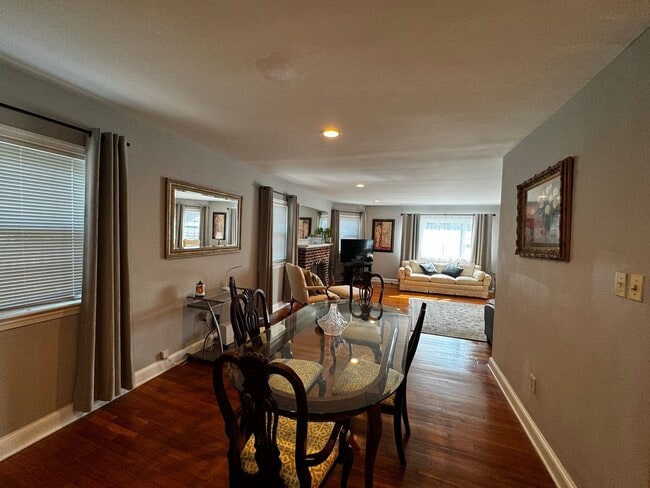 Building Photo - Spacious Furnished 4BR Home with Prime Location Near Marymount and Metro