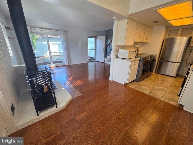 Building Photo - 1729 Leisure Way