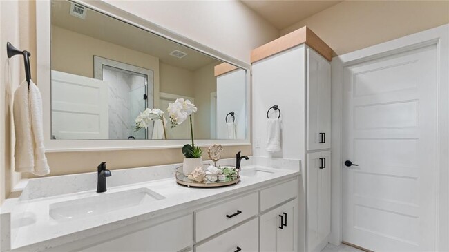 Building Photo - 1831 Utopia St