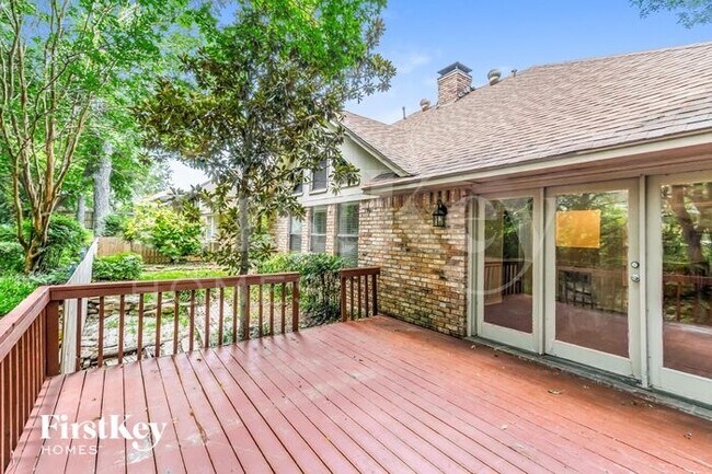 Building Photo - 704 Creek Tree Dr