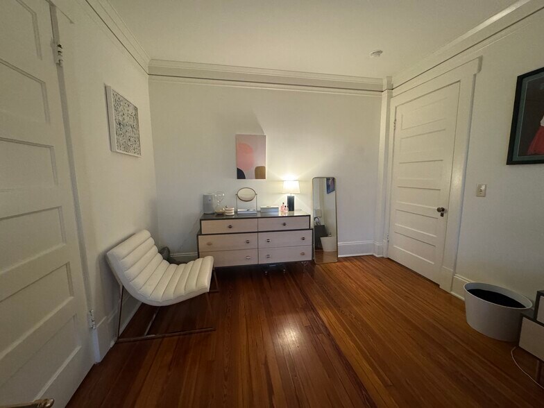 Building Photo - 266 11th St NE