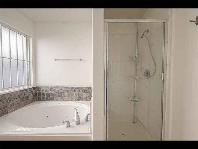 Building Photo - 10819 Waterfern Ct