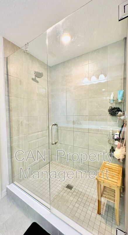 Building Photo - 745 Benoi Dr