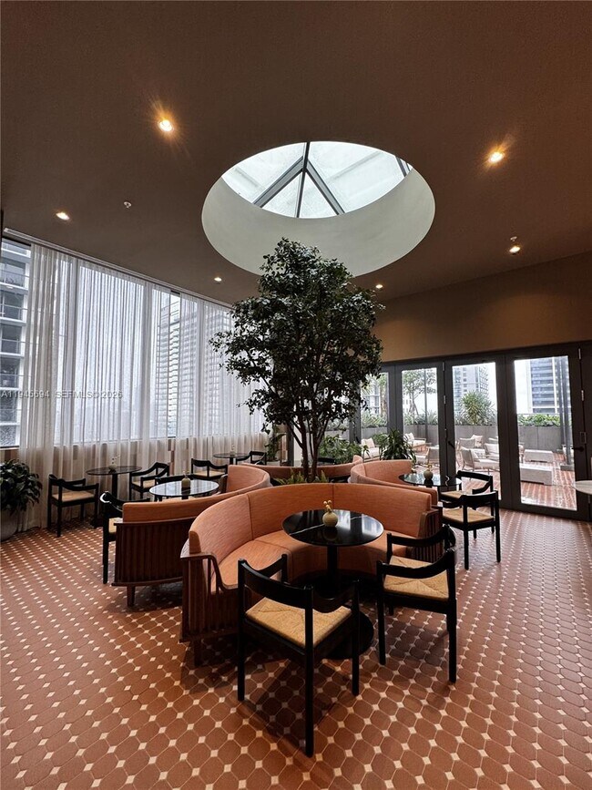 Building Photo - 11 NE 6th St