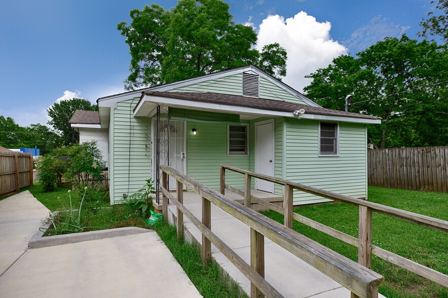 Building Photo - 3912 Hillcrest Ct SW