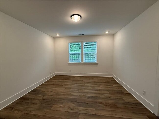 Building Photo - 1702 Gunnin Trce NW
