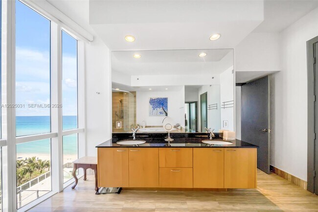 Building Photo - 16001 Collins Ave