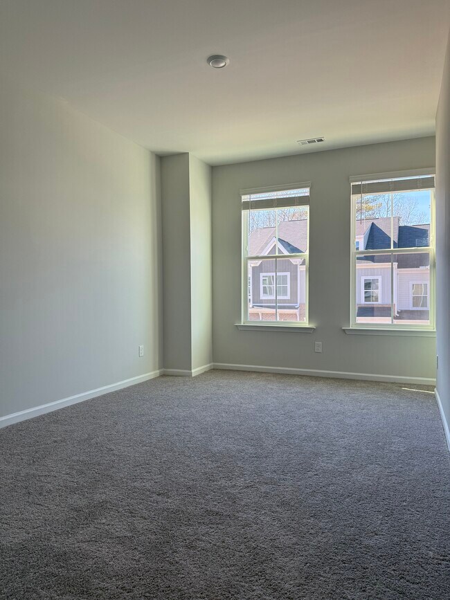 Building Photo - 239 Chesapeake Cmns St