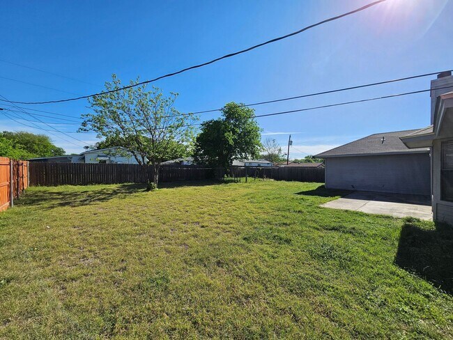 Building Photo - 1507 Nina Dr