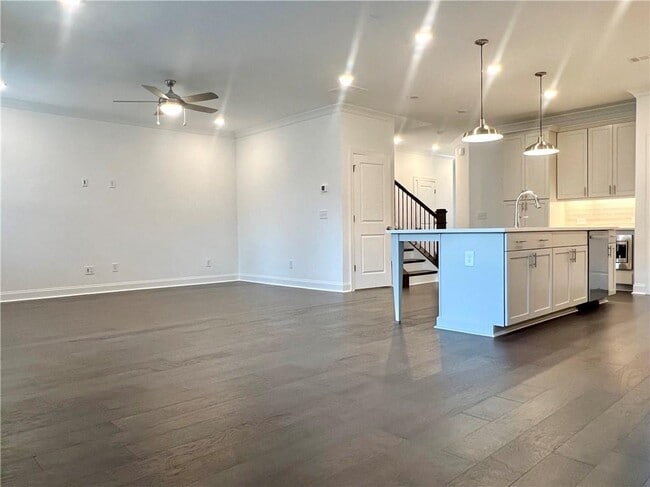 Building Photo - 3347 Goodwin Pk