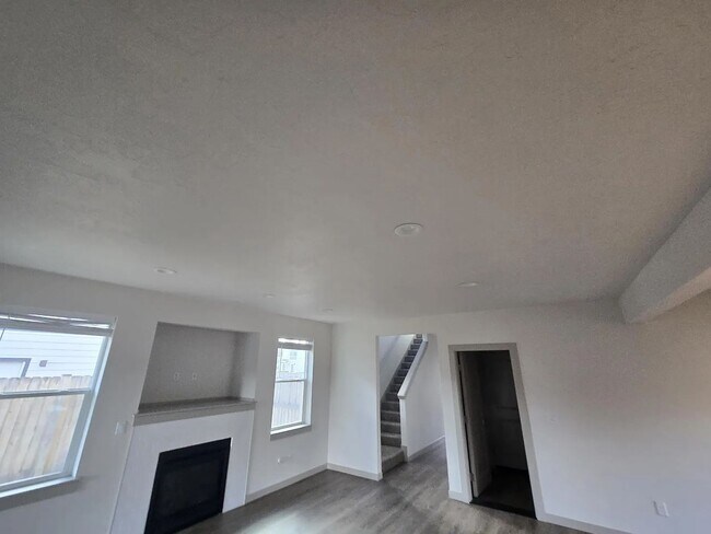 Building Photo - YECK-683