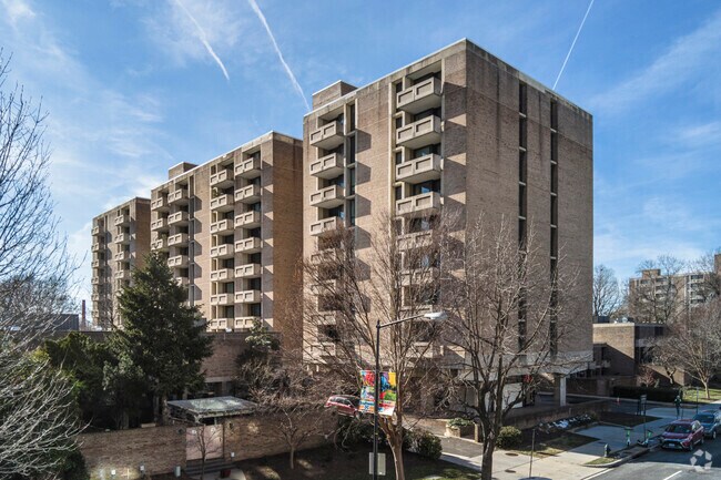Building Photo - Carrollsburg Square North Tower