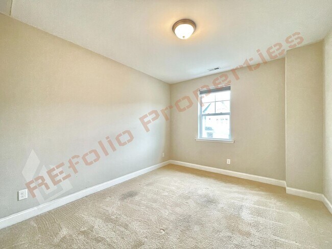 Building Photo - 139 Manordale Dr